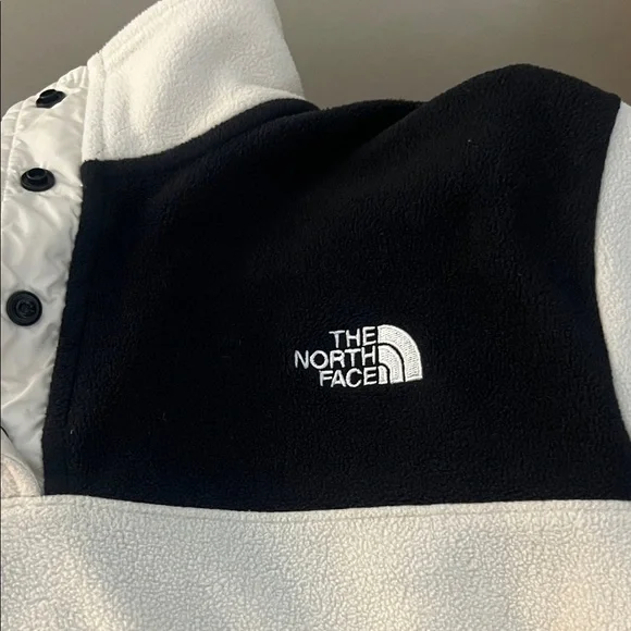 The North Face Black and Cream Fleece Sweater - Picture 3 of 6